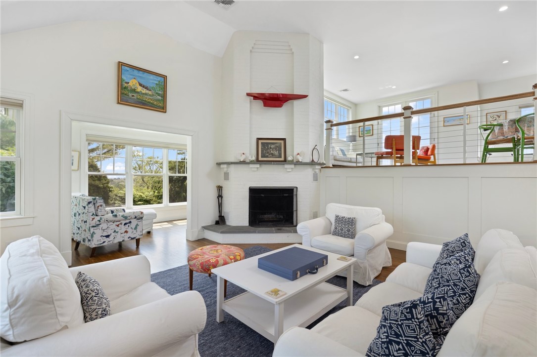 21 Ocean Heights Road Newport, RI 02840 - Photo 3 of 41