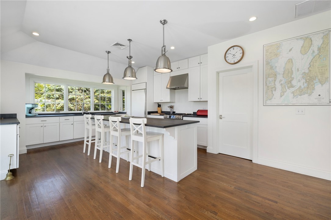 21 Ocean Heights Road Newport, RI 02840 - Photo 10 of 41