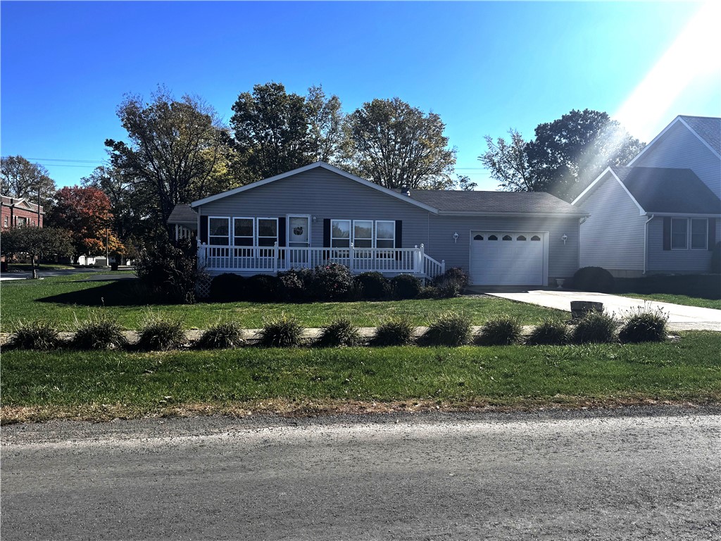 225 East North Street Assumption, IL 62510 - Photo 5 of 42