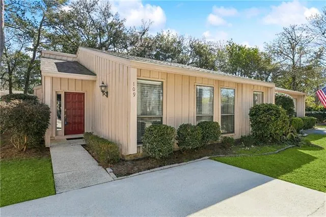 $239,900 | 109 West Brighton Court, Unit 109, Mandeville, LA 70471
