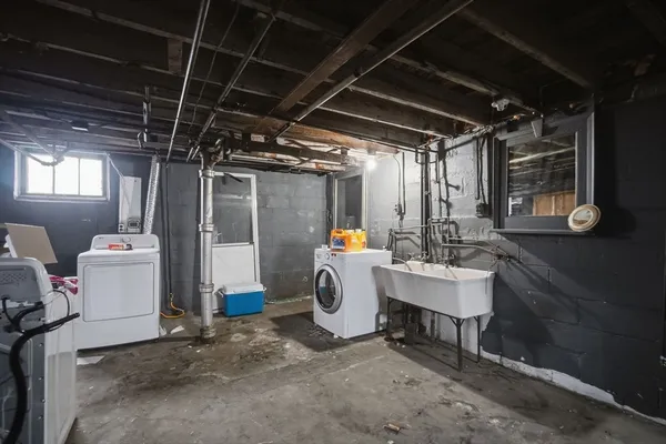 $385,000 | 39 Baldwin Street, West Springfield, MA 01089