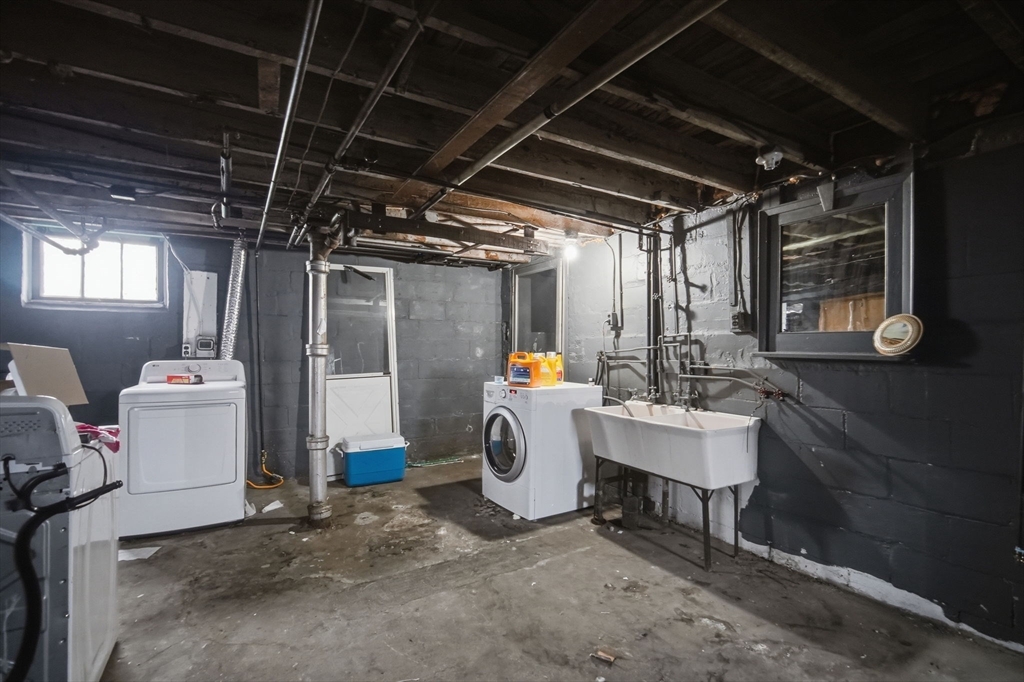 39 Baldwin Street West Springfield, MA 01089 - Photo 28 of 35