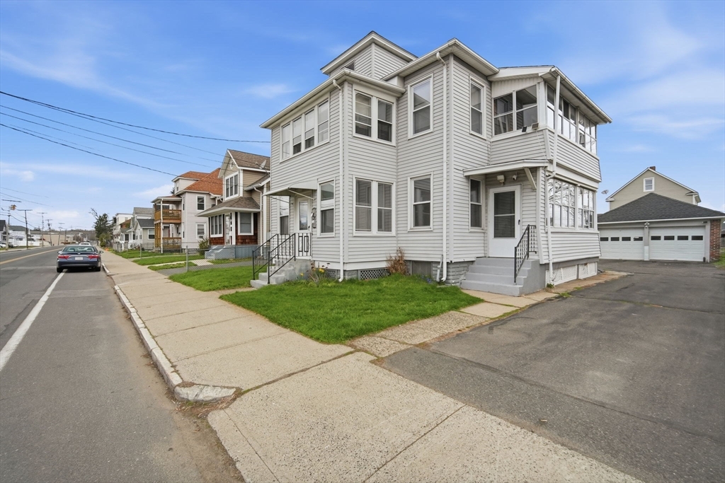 39 Baldwin Street West Springfield, MA 01089 - Photo 3 of 35