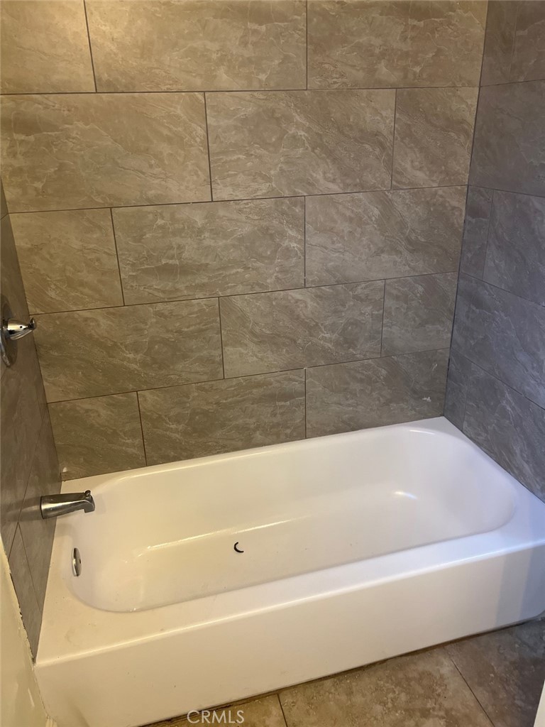10529 Grape Street Los Angeles, CA 90002 - Photo 8 of 12 a bathroom with a bathtub