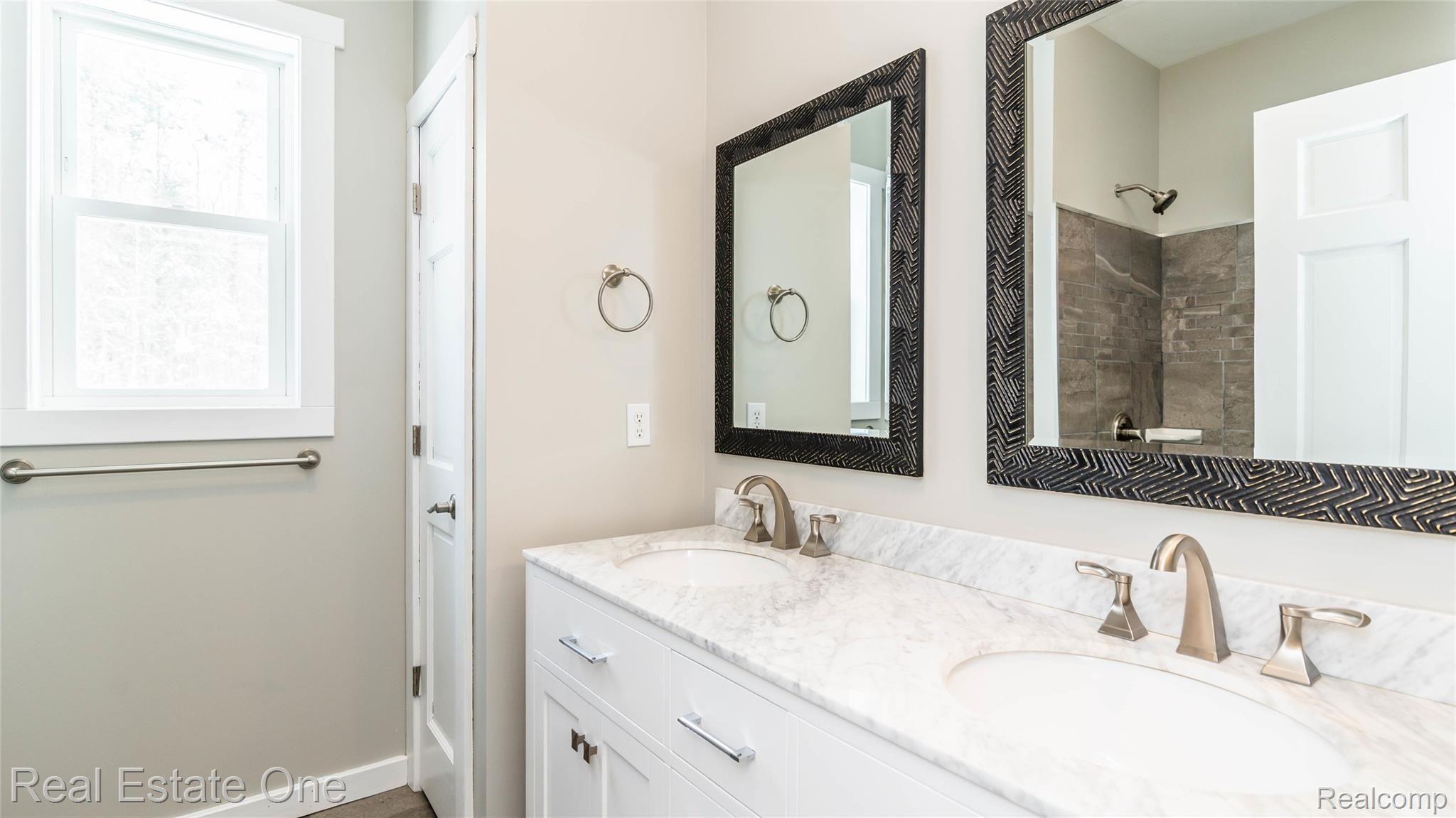 4018 Hartland Road Hartland, MI 48353 - Photo 35 of 54 Master Bath