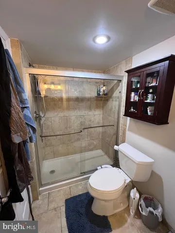 a bathroom with a toilet and a shower