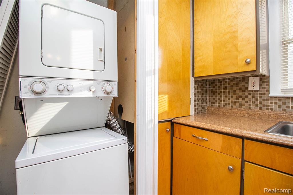 3904 Durham Road Royal Oak, MI 48073 - Photo 12 of 21