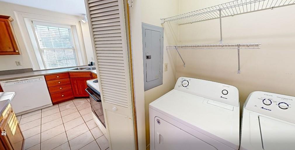 1319 Riverside Drive, Unit 400 Beaver, PA 15009 - Photo 7 of 24 a utility room with dryer and washer