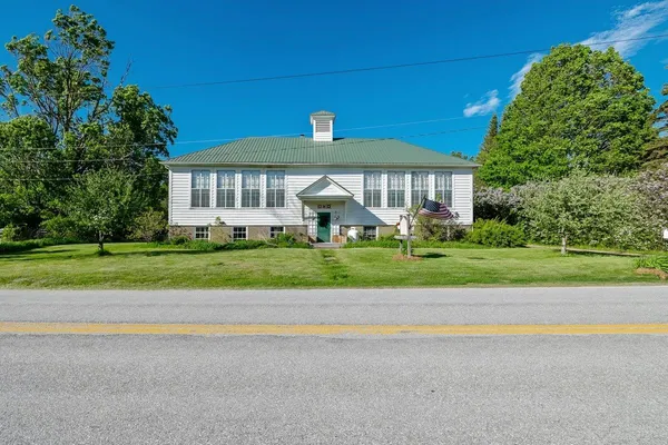 $349,900 | 172 School Street, Isle La Motte, VT 05463