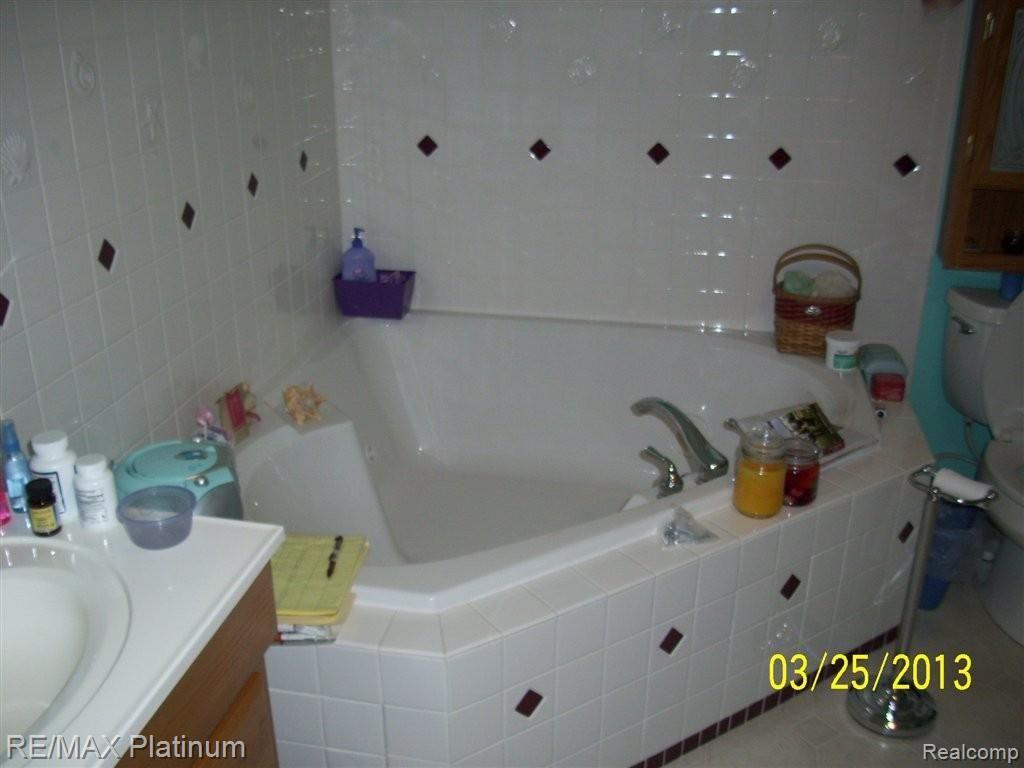 5333 North Burkhart Road Howell, MI 48855 - Photo 7 of 7 MST BATH