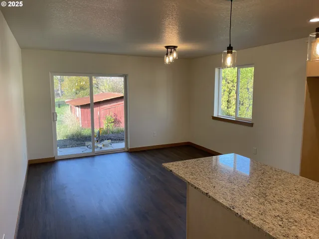 $429,000 | 300 North Jellison Street, Amity, OR 97101