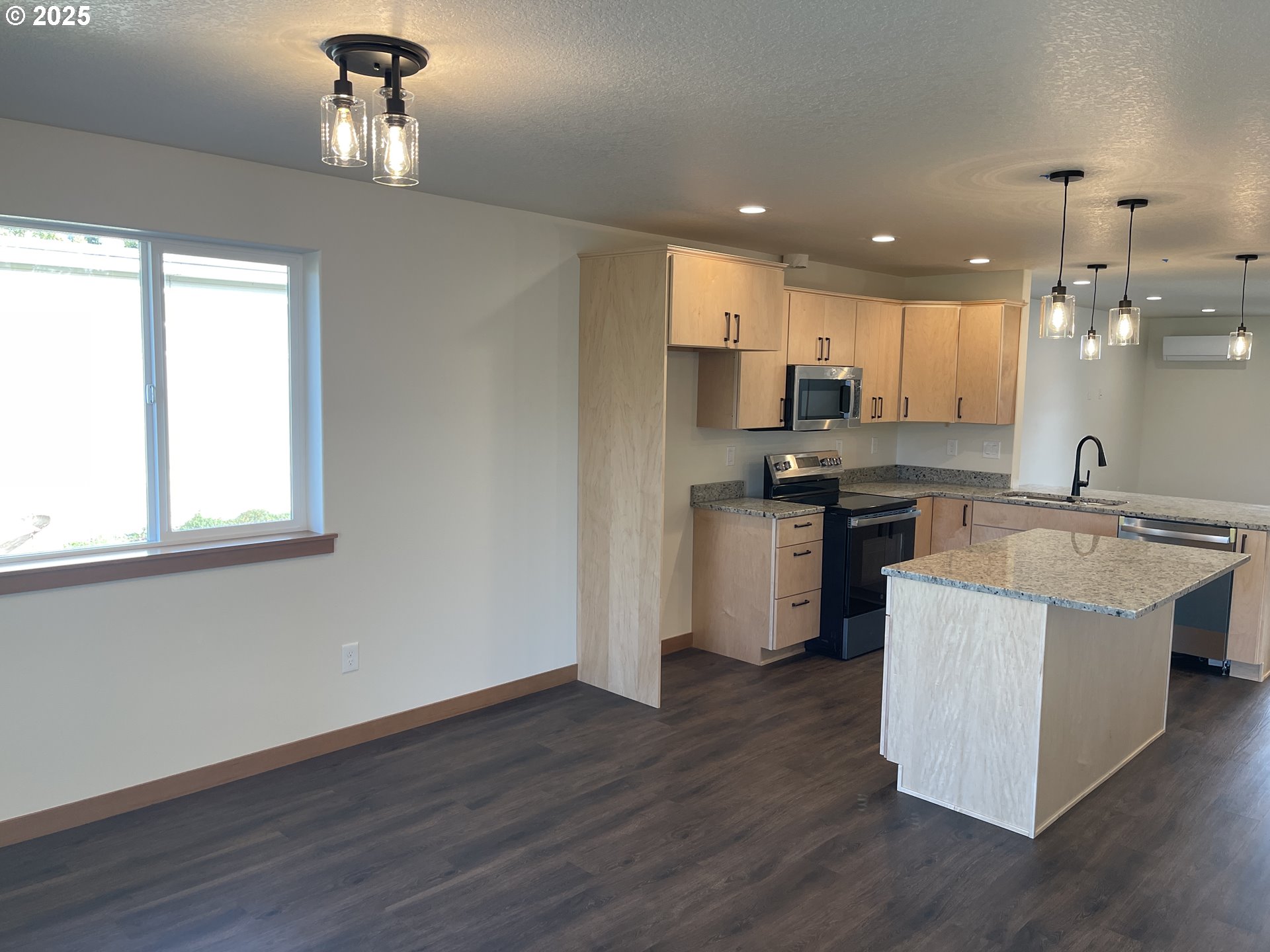 300 North Jellison Street Amity, OR 97101 - Photo 13 of 31