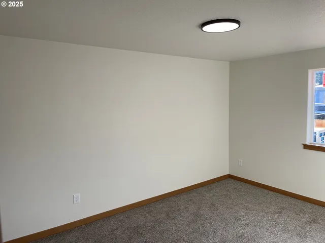 $429,000 | 300 North Jellison Street, Amity, OR 97101