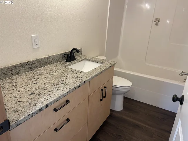 $429,000 | 300 North Jellison Street, Amity, OR 97101