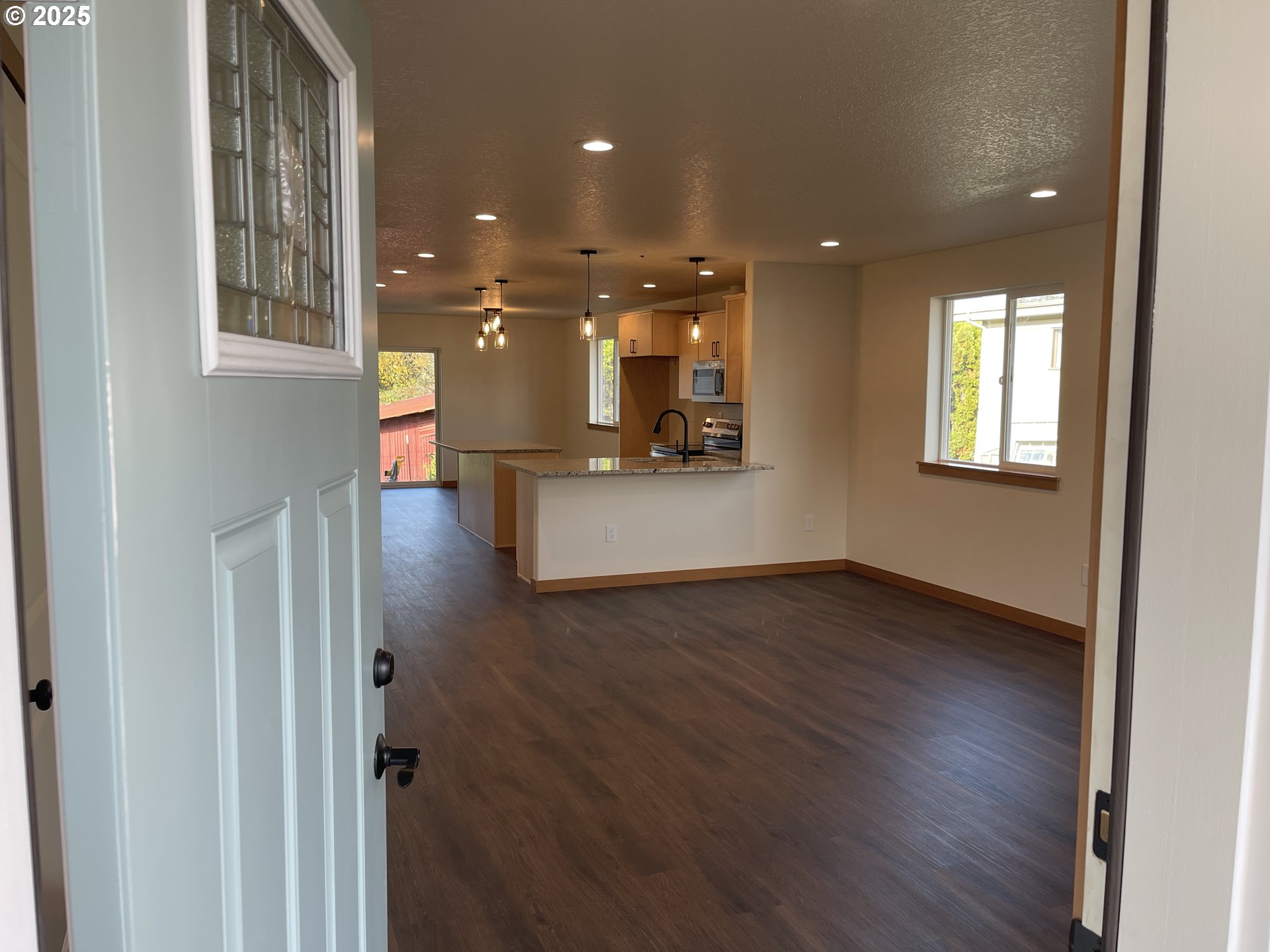 300 North Jellison Street Amity, OR 97101 - Photo 4 of 31