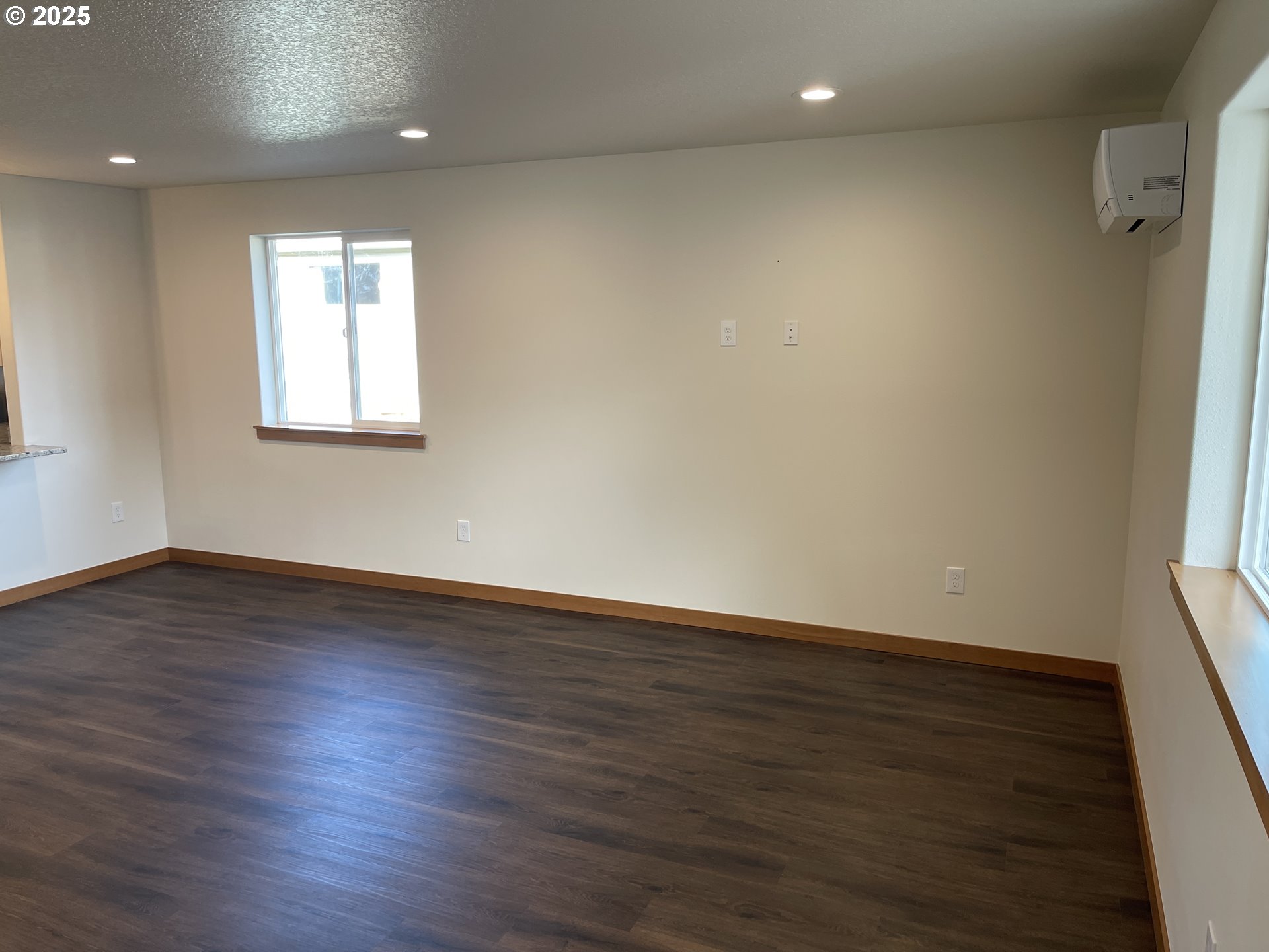 300 North Jellison Street Amity, OR 97101 - Photo 5 of 31