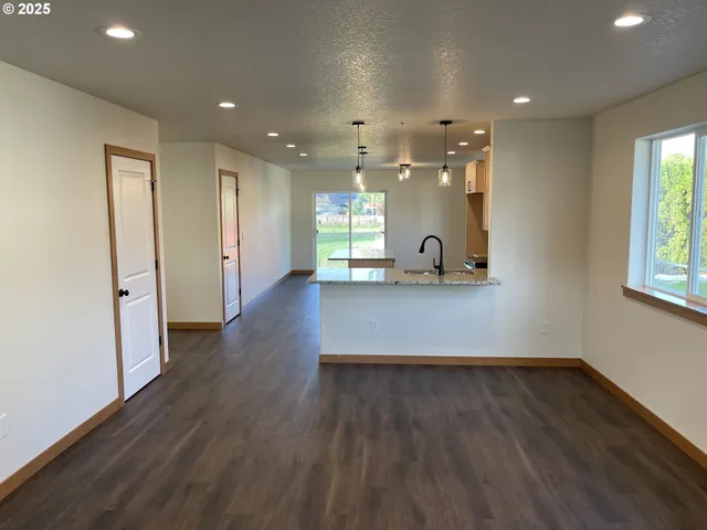 $429,000 | 300 North Jellison Street, Amity, OR 97101