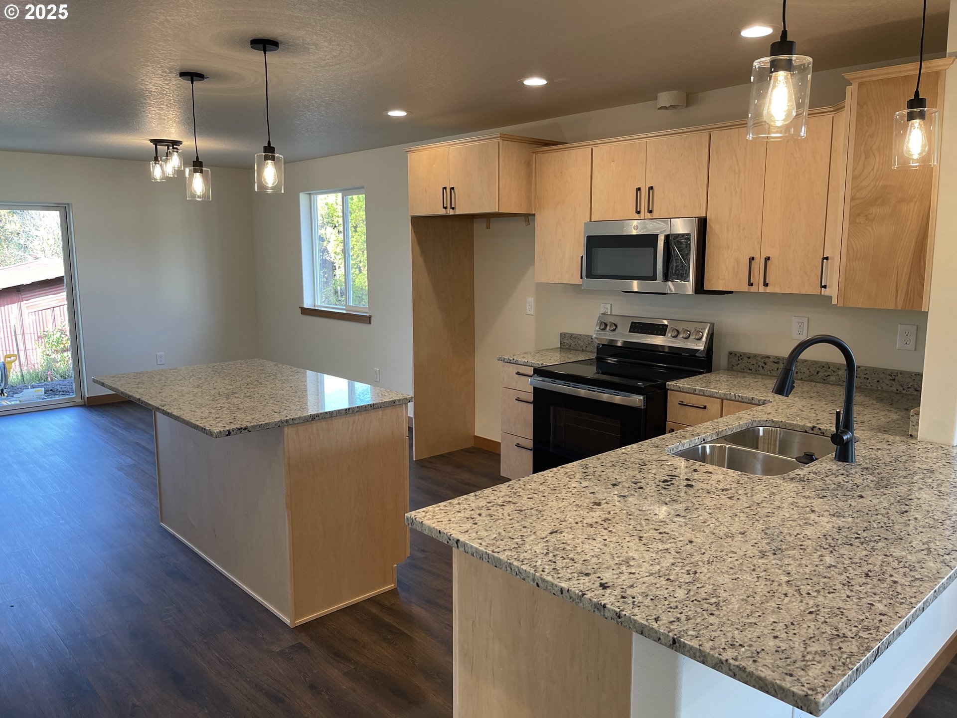 300 North Jellison Street Amity, OR 97101 - Photo 10 of 31