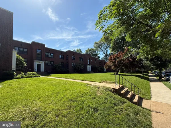 a view of a outdoor space