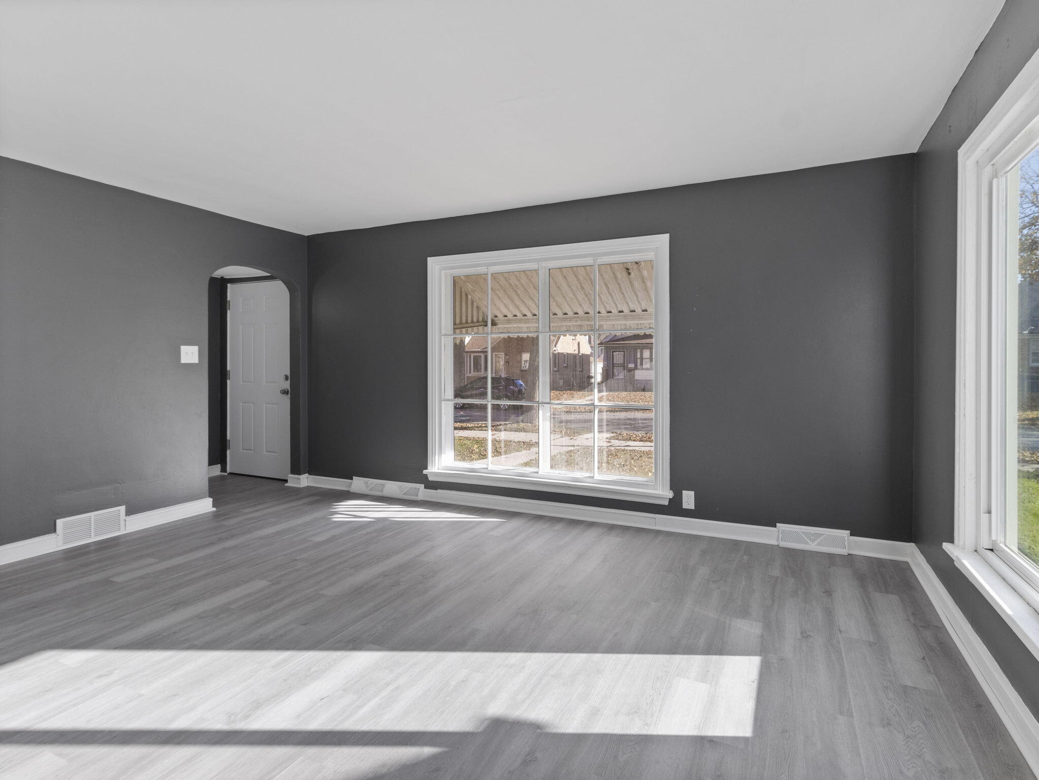 5045 North 25th Street Milwaukee, WI 53209 - Photo 5 of 34 3-web-or-mls-IMG_9088