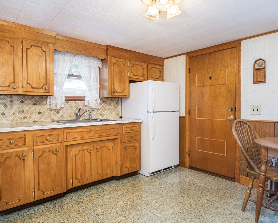 85 Foster Road Tewksbury, MA 01876 - Photo 2 of 22 Gallery Image 2