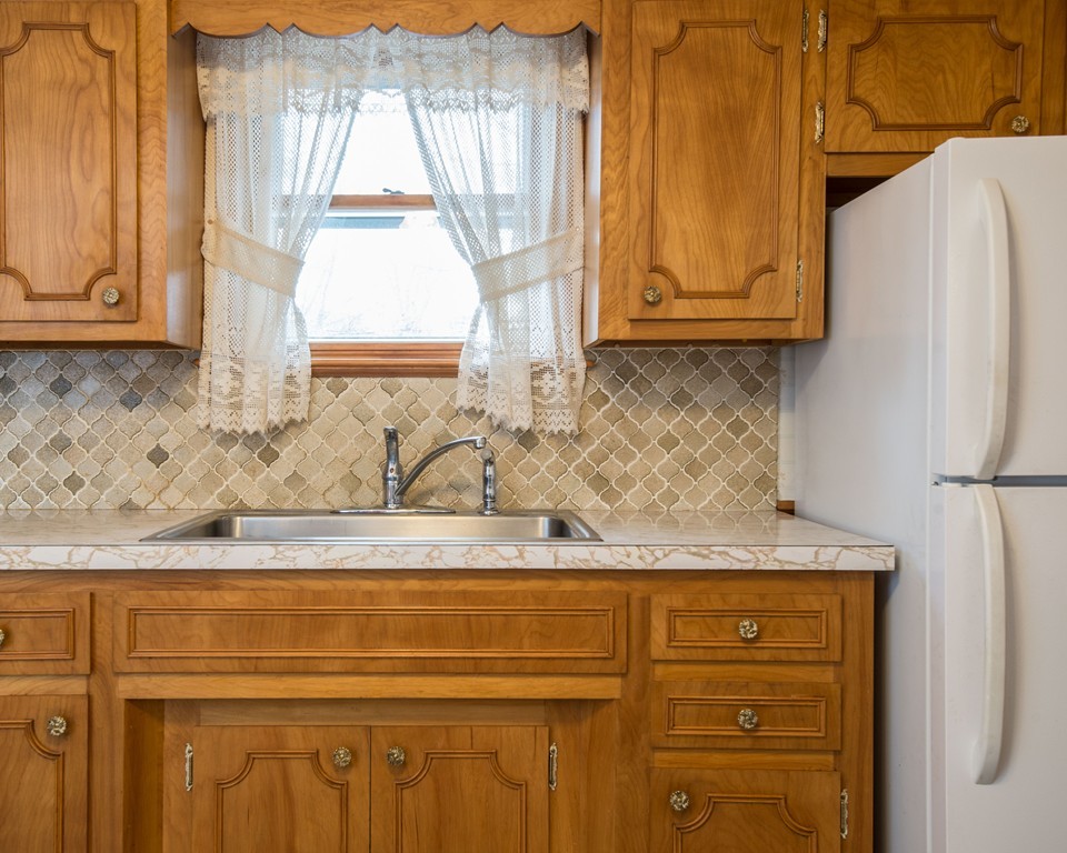 85 Foster Road Tewksbury, MA 01876 - Photo 3 of 22 Gallery Image 3