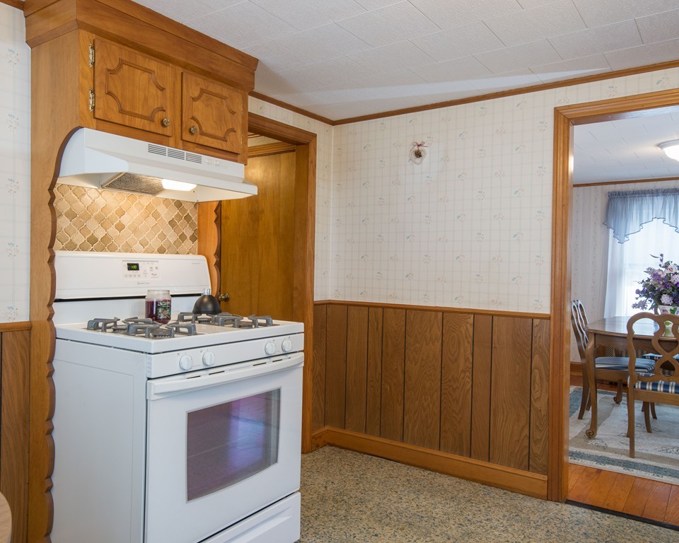 85 Foster Road Tewksbury, MA 01876 - Photo 4 of 22 Gallery Image 4