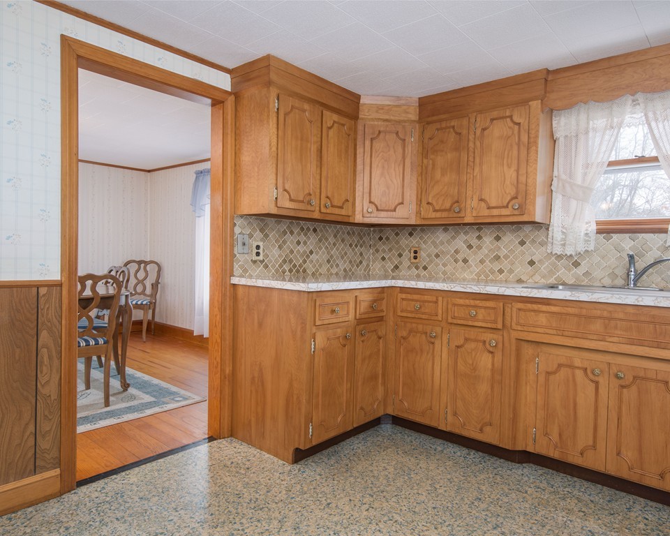 85 Foster Road Tewksbury, MA 01876 - Photo 6 of 22 Gallery Image 6