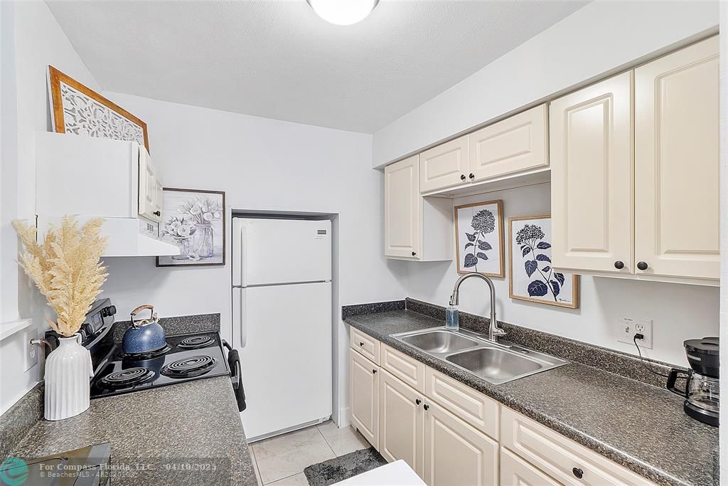 3230 Northeast 13th Street, Unit 102 Pompano Beach, FL 33062 - Photo 16 of 48