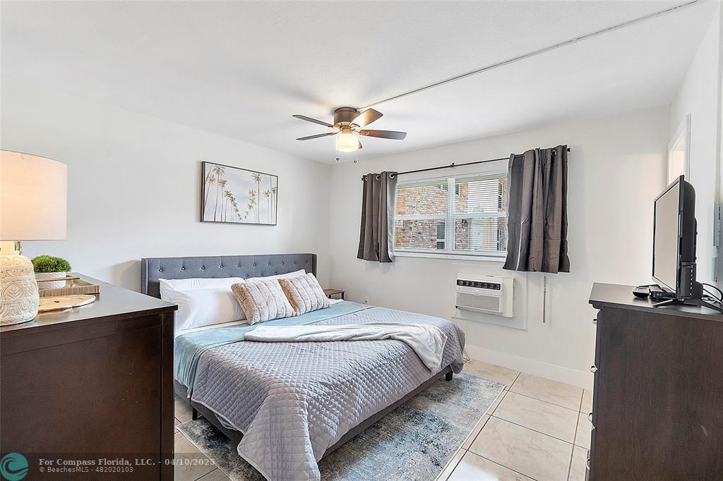 3230 Northeast 13th Street, Unit 102 Pompano Beach, FL 33062 - Photo 4 of 48