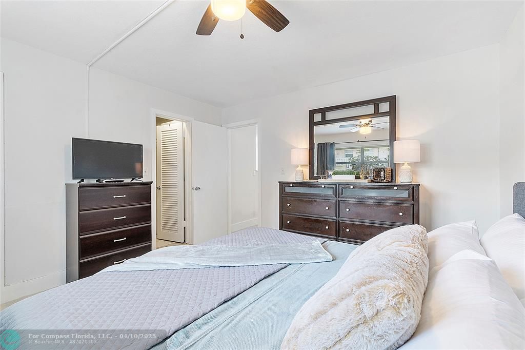 3230 Northeast 13th Street, Unit 102 Pompano Beach, FL 33062 - Photo 5 of 48