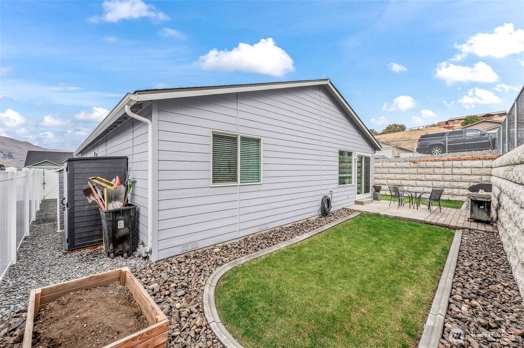 2205 Southeast Marlette Road East Wenatchee, WA 98802 - Photo 26 of 29 a house view with a garden space