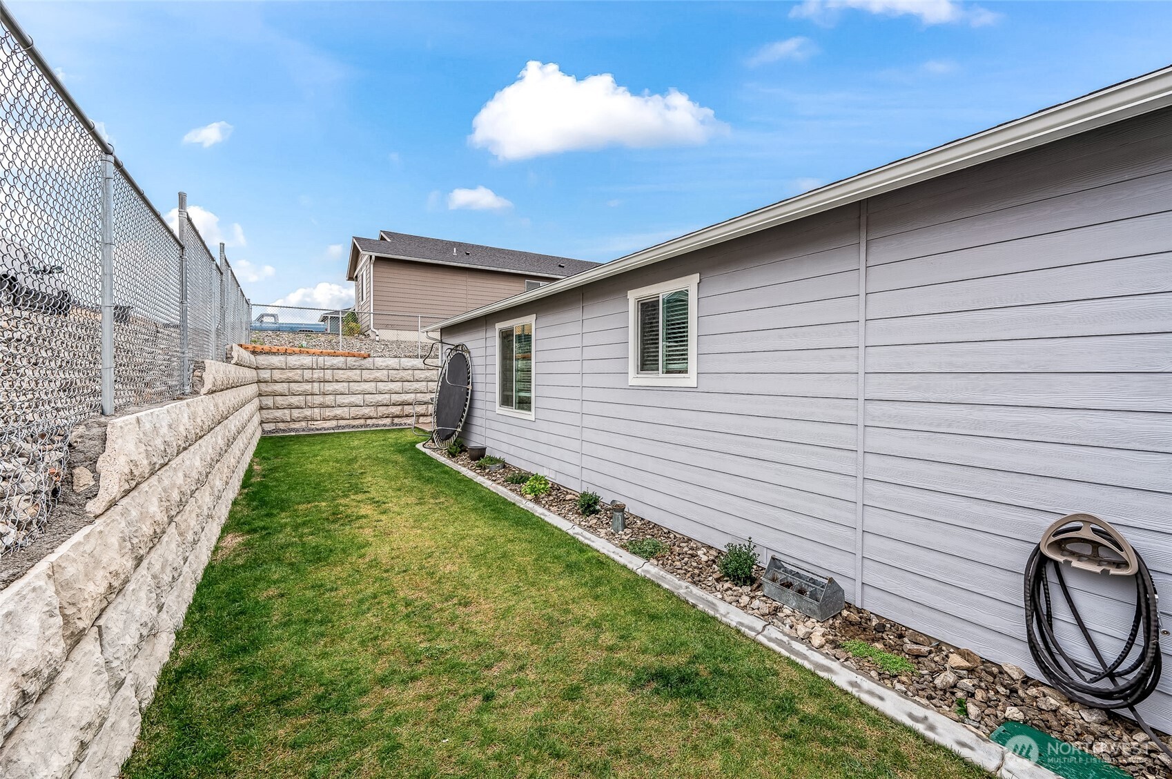 2205 Southeast Marlette Road East Wenatchee, WA 98802 - Photo 27 of 29 a front view of a house with garden