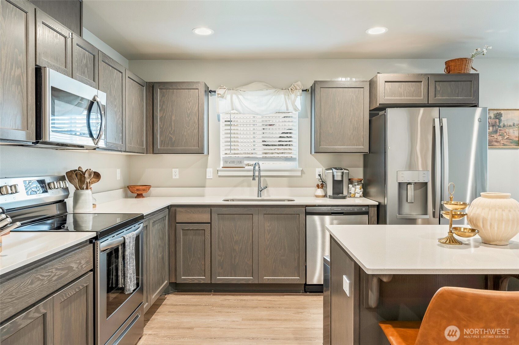 2205 Southeast Marlette Road East Wenatchee, WA 98802 - Photo 5 of 29 a kitchen with a sink stove and refrigerator