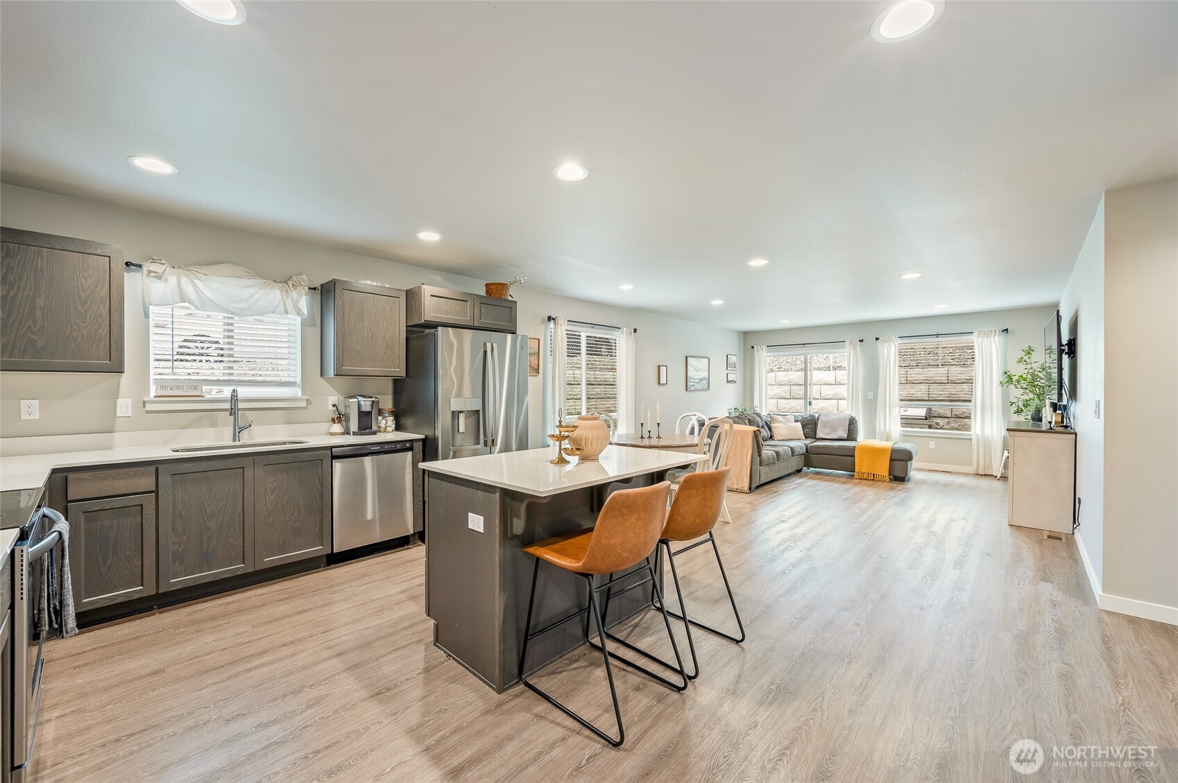 2205 Southeast Marlette Road East Wenatchee, WA 98802 - Photo 6 of 29 a kitchen with a table chairs and wooden floor