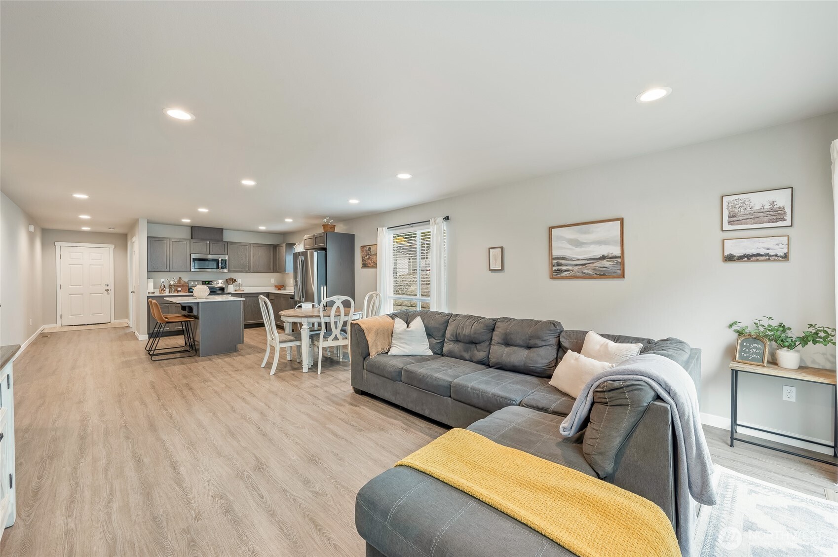 2205 Southeast Marlette Road East Wenatchee, WA 98802 - Photo 10 of 29 a living room with furniture and a couch