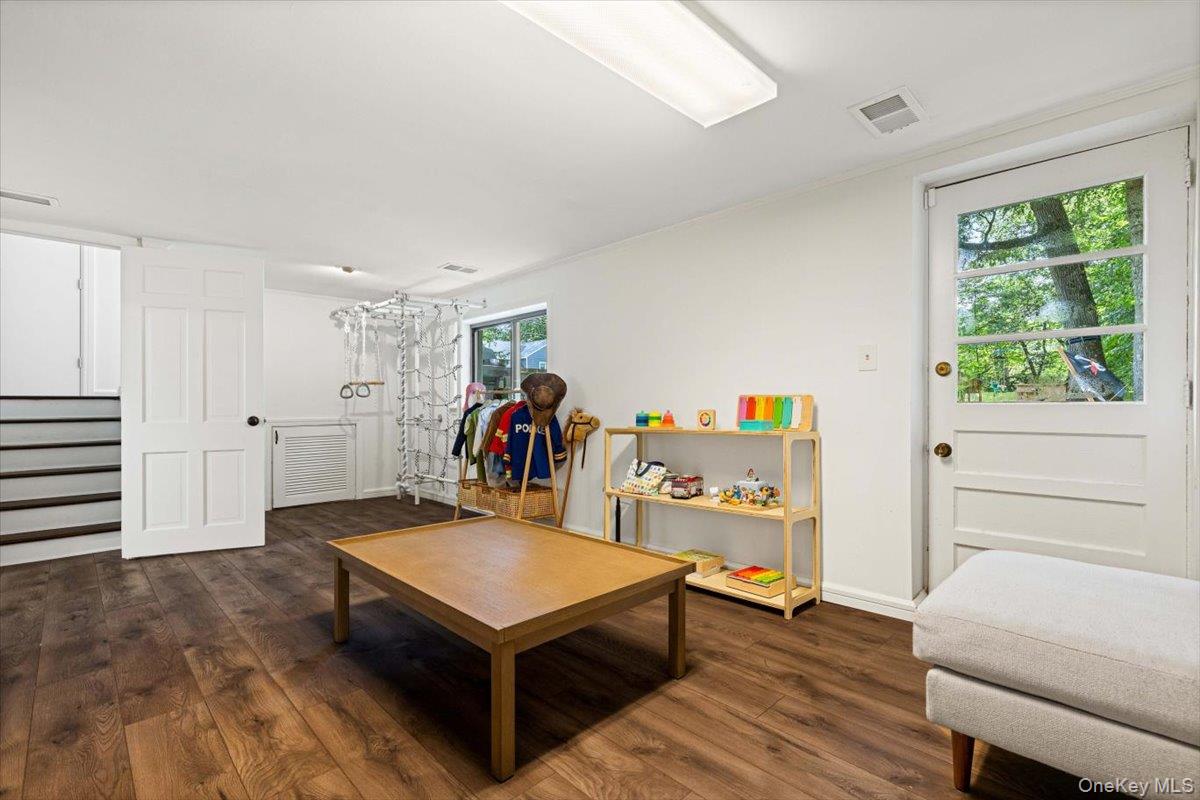 43 Winslow Road White Plains, NY 10606 - Photo 22 of 32 a living room with furniture and a window