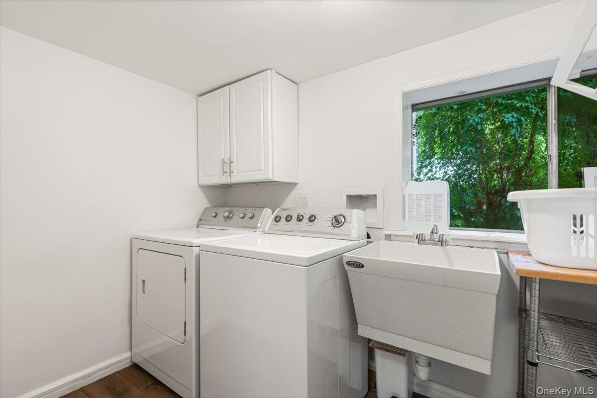 43 Winslow Road White Plains, NY 10606 - Photo 24 of 32 a utility room with dryer and washer