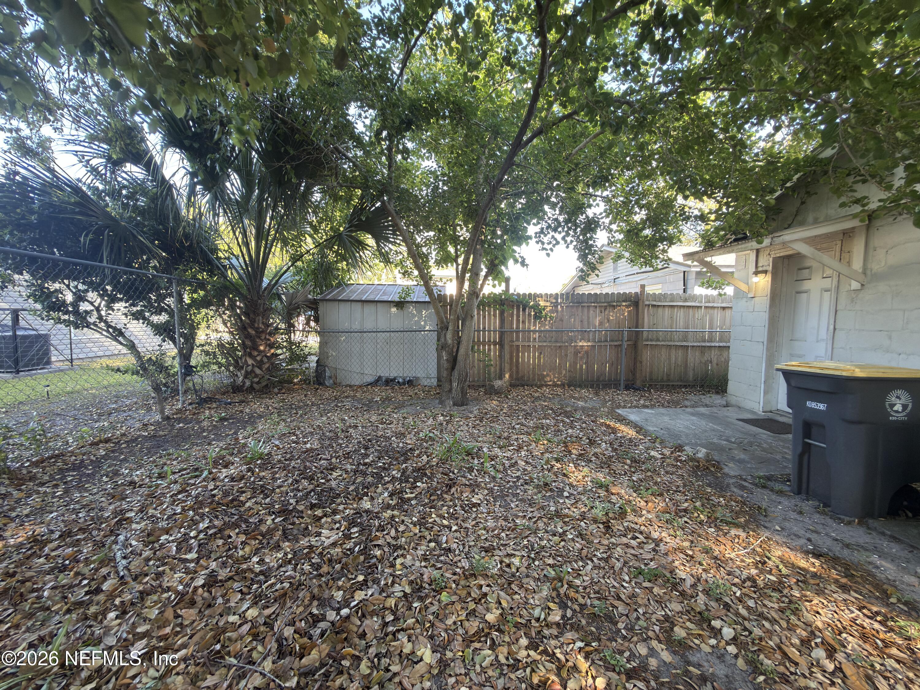 1709 Dot Street Jacksonville, FL 32209 - Photo 16 of 17 a backyard of a house with lots of green space