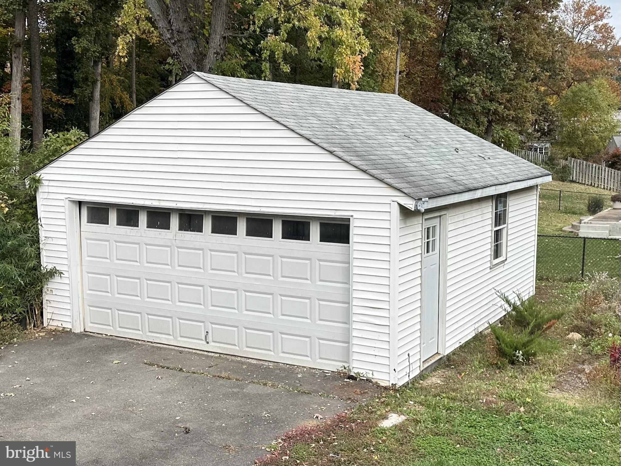 5424 Ferndale Street Springfield, VA 22151 - Photo 14 of 22 Huge garage with electricity