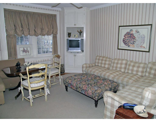 141 Beaconsfield Road, Unit 3 Brookline, MA 02445 - Photo 8 of 11