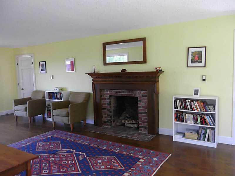 100 Reach Road Harpswell, ME 04079 - Photo 9 of 32 Living Room.