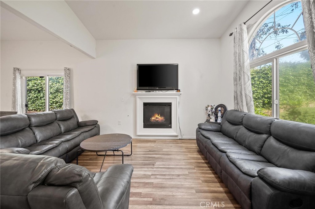 14661 Oak Road Sylmar, CA 91342 - Photo 4 of 41