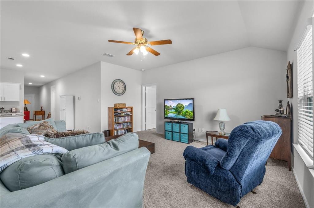513 Derby Lane Springtown, TX 76082 - Photo 9 of 28