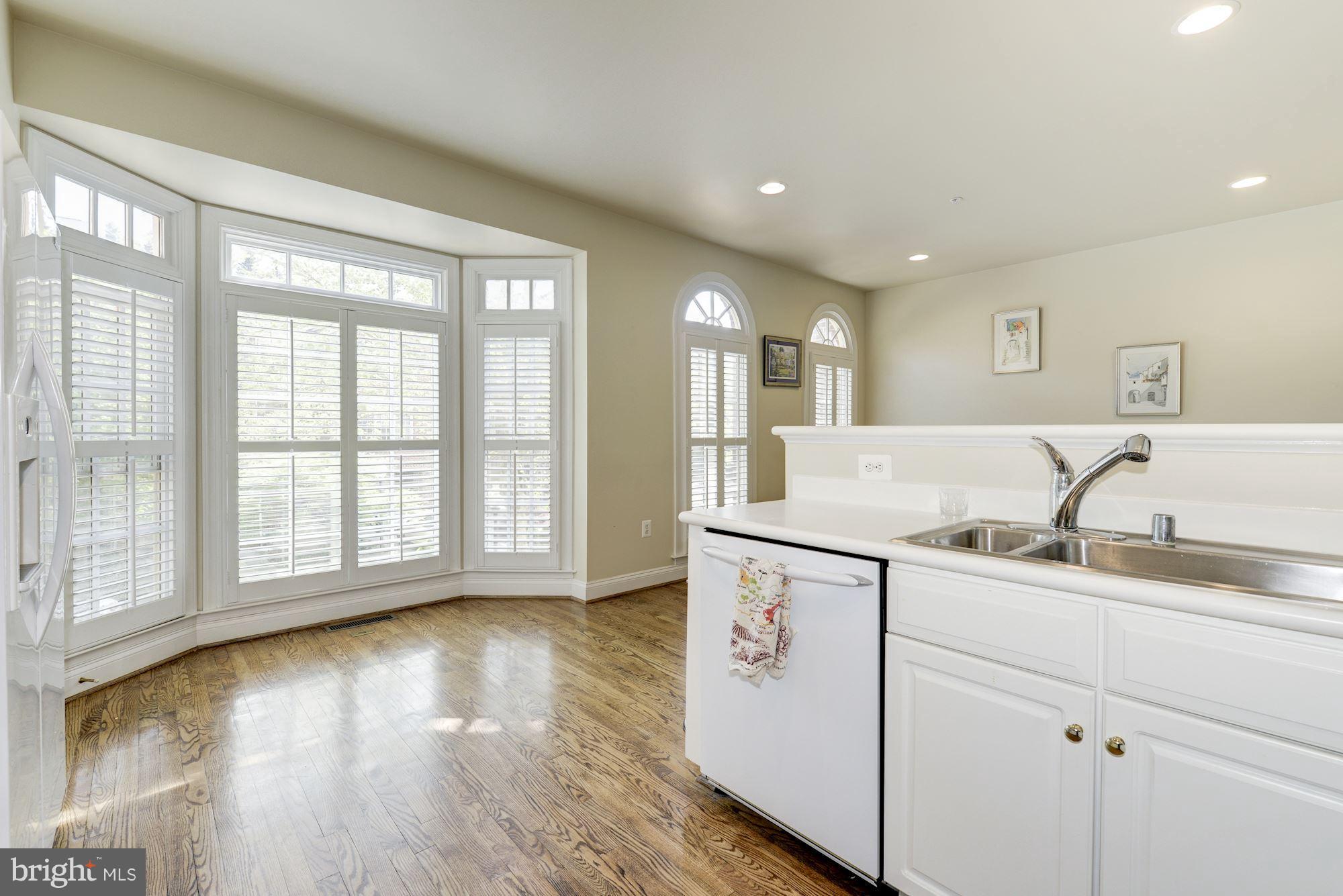 4005 Mansion Drive Northwest Washington, DC 20007 - Photo 15 of 32 The bay is big enough for a breakfast table