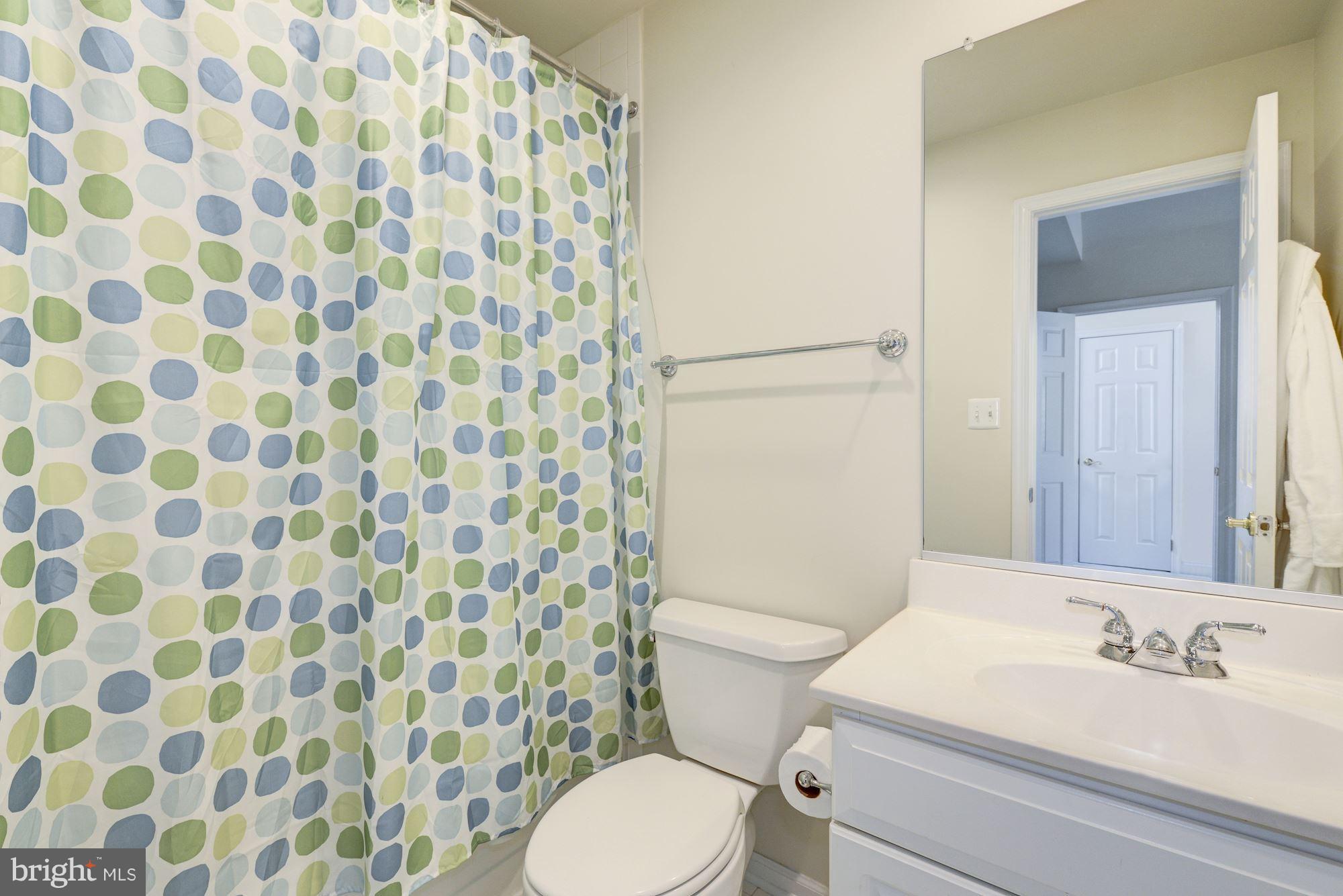 4005 Mansion Drive Northwest Washington, DC 20007 - Photo 23 of 32 Top level bath