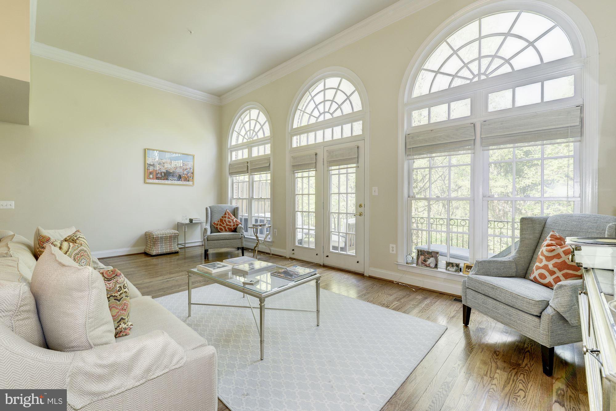 4005 Mansion Drive Northwest Washington, DC 20007 - Photo 3 of 32 Living Room