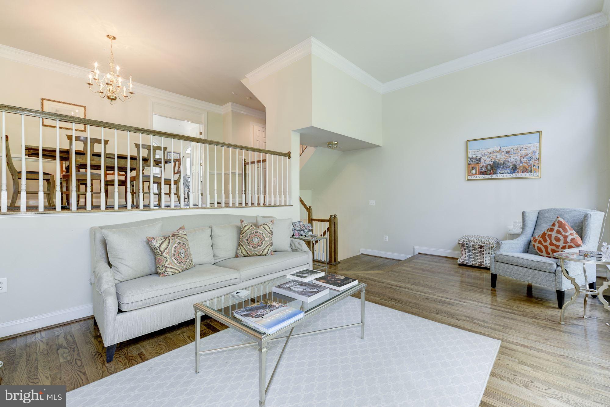 4005 Mansion Drive Northwest Washington, DC 20007 - Photo 4 of 32 Living Room