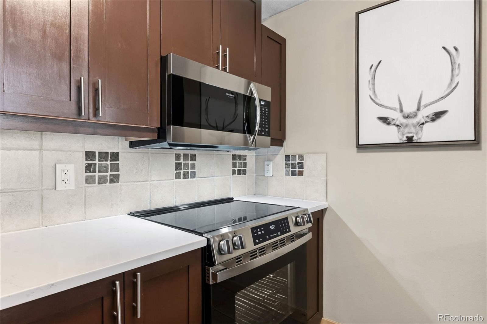 910 Copper Road, Unit 621 Frisco, CO 80443 - Photo 4 of 31 a kitchen with a stove and a microwave