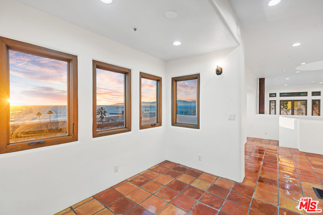 7047 Vista Del Mar Lane Playa del Rey, CA 90293 - Photo 15 of 75 a view of an empty room with a window